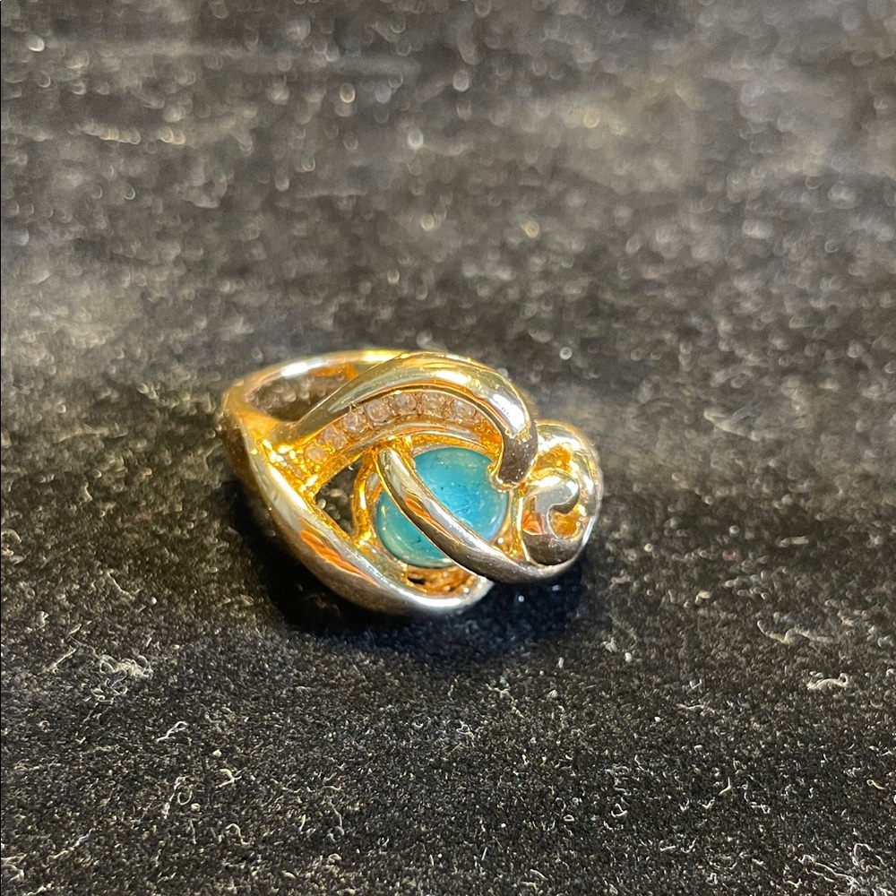 Rose Spiral – Moissanite & Diamond Infinity Ring in 14K Rose Gold”